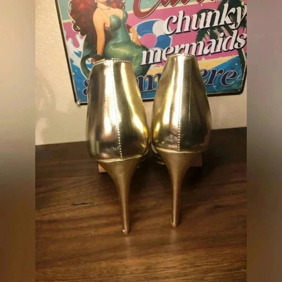 Gold Heels size 8.5 - Picture 6 of 9